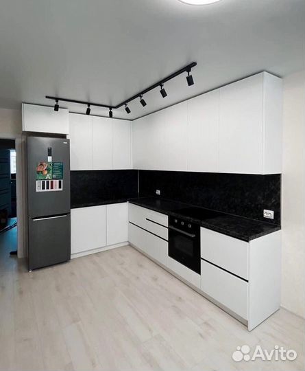 Кухонный гарнитур с подсветкой