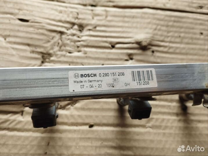 Топливная рампа с форсунками Opel Meriva A 1.4