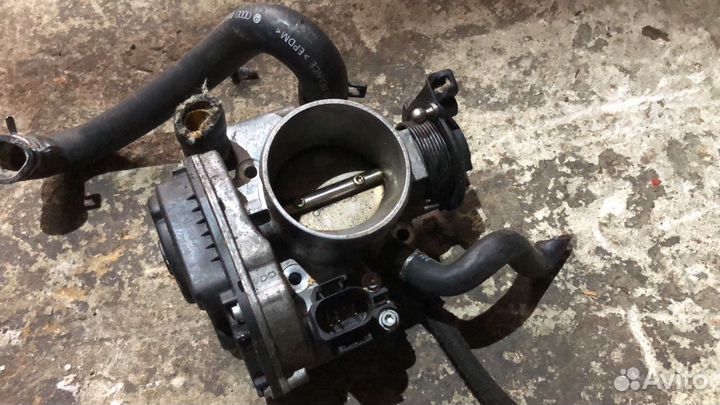 Дроссельная заслонка Volkswagen Passat B5