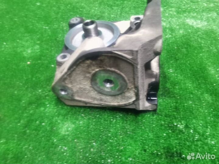 Кронштейн масляного фильтра Ford Focus 2 купе 1.8