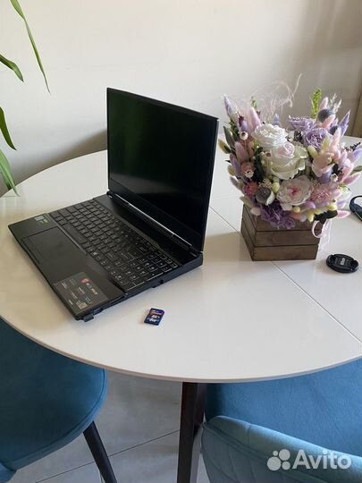 Сухоцветы и стабилизированные цветы в кашпо