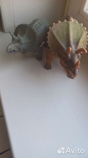 Динозавры игрушки