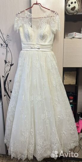 Платье свадебное 42