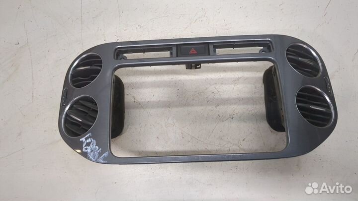 Рамка под магнитолу Volkswagen Tiguan