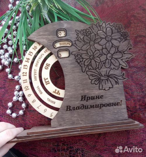 Вечный календарь из дерева