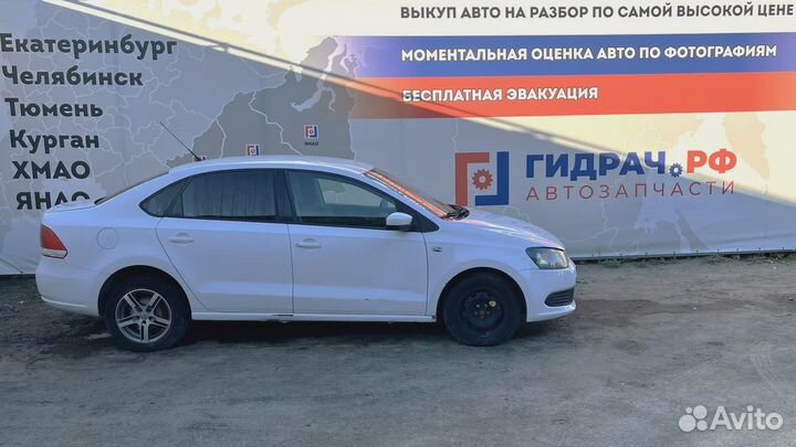 Фонарь задний левый Volkswagen Polo Sedan (Mk5) 6RU945257A