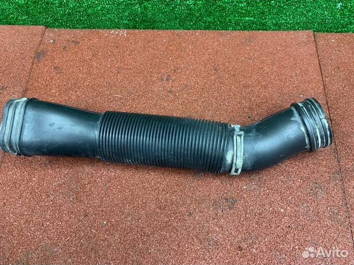 Патрубок воздушного фильтра Skoda Rapid 1 седан