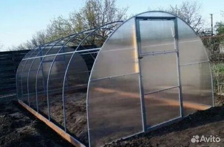 Теплица с поликарбонатом