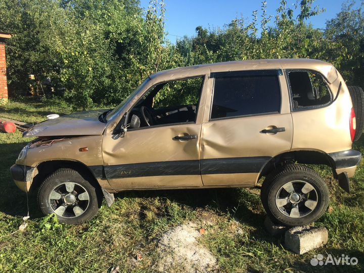 Chevrolet Niva 1.7 МТ, 2005, битый, 207 281 км