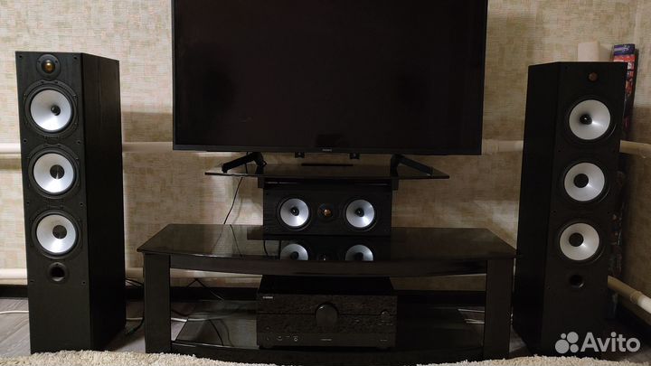 Стеклянная тумба под телевизор