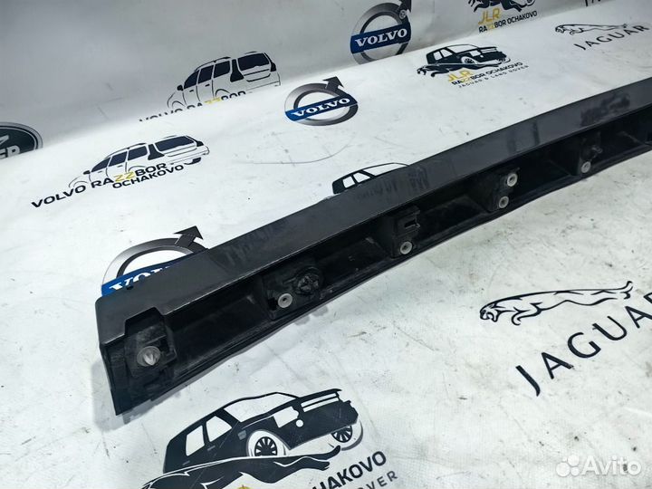 Накладка крышки багажника LR Range Rover Sport 1