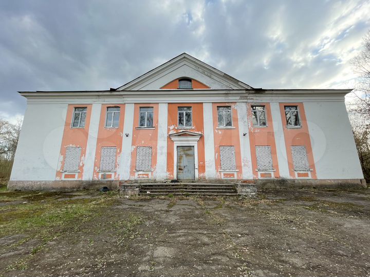 Здание 648 М2 с землей