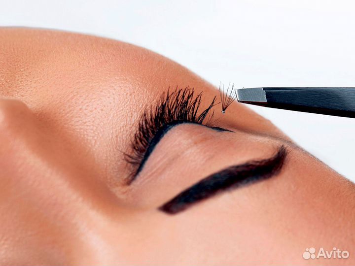 Мастер по наращиванию ресниц