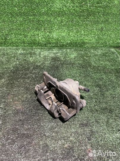 Суппорт передний правый honda FIT GD1