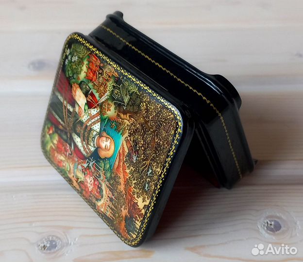 Шкатулка лаковая миниатюра