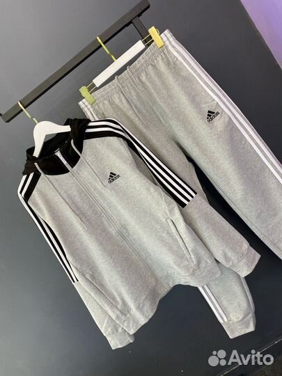 Спортивный костюм adidas