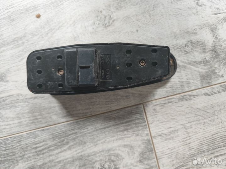 Кнопка стеклоподъемника Kia spectra primera р12