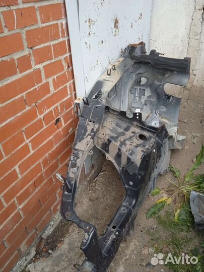 Четверть передняя правая infiniti s51 14г