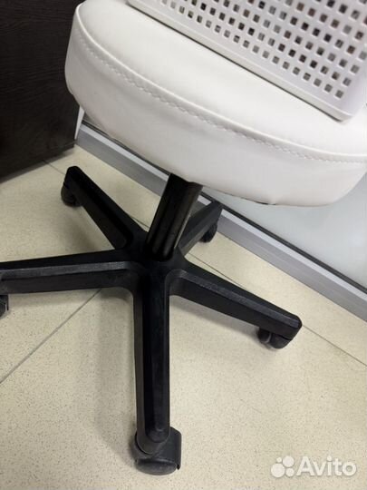 Педикюрный стул мастера