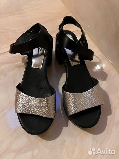 Босоножки 38