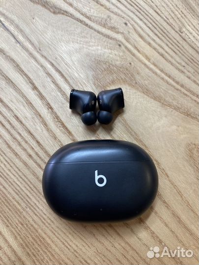 Беспроводные наушники Beats studio buds