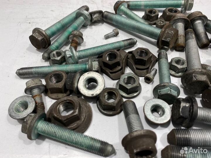 Болты задней подвески Volkswagen Touareg 7L AXQ