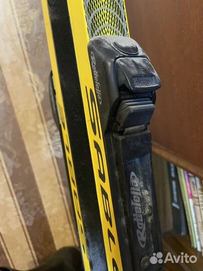 Лыжные ботинки и лыжи и палки комплект