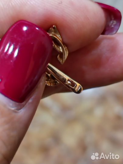 Золотые серьги