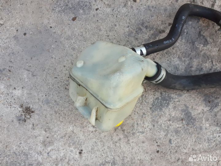 Бачок гидроусилителя руля Mazda Familia BH