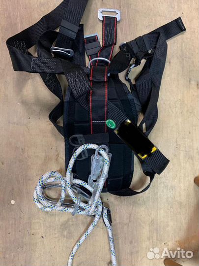 Страховочная привязь