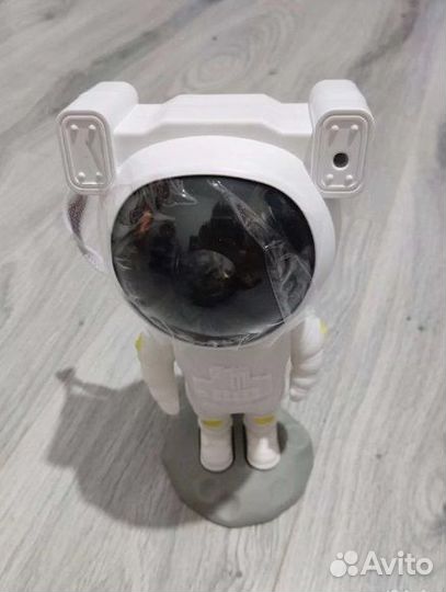 Проектор ночник звёздное небо космонавт новый