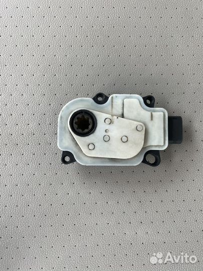 Моторчик актуатор жалюзи бампера