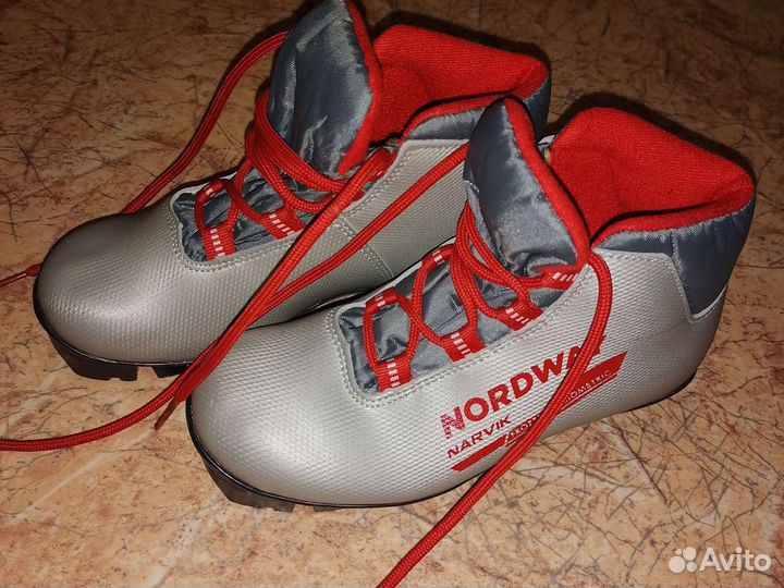 Лыжные ботинки детские р. 34