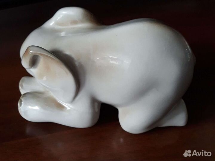 Фарфоровый спящий слоник лфз