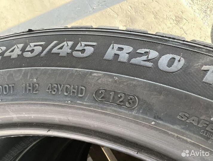 Kumho WinterCraft WP72 245/45 R20 103V