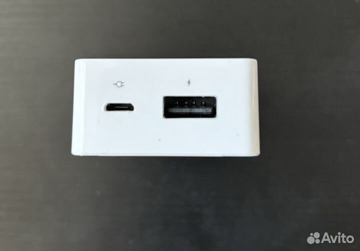 Четыре пауэрбанка + два адаптера питания