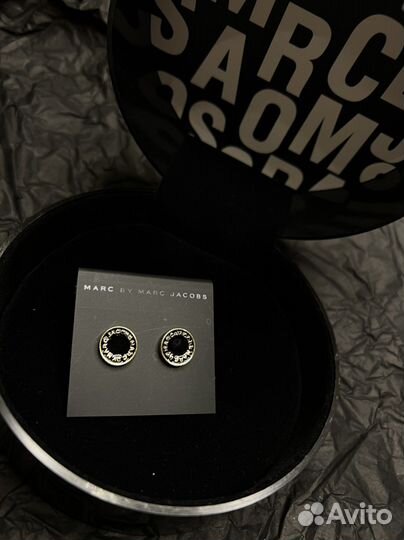 Серьги marc by marc jacobs