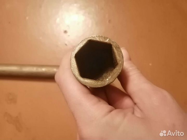 Ключ балонный 27