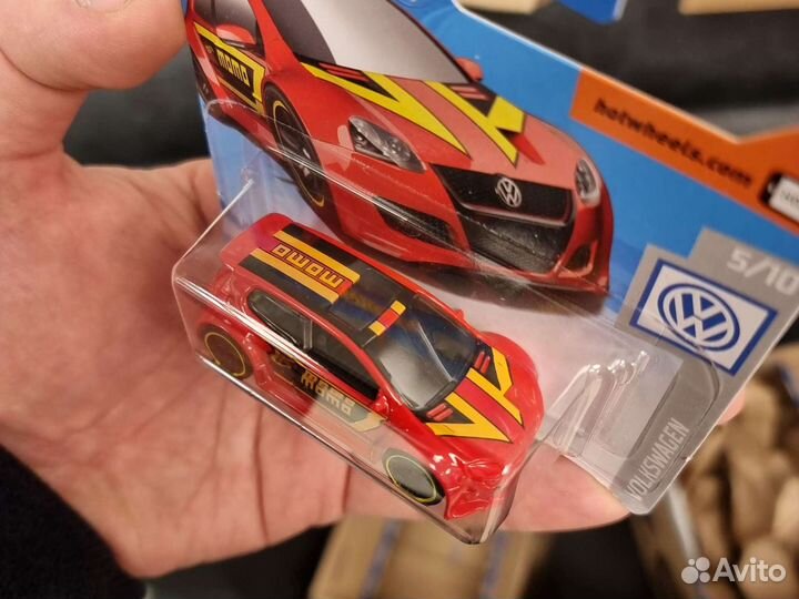 Volkswagen Golf GTi Momo Hot Wheels 1 64