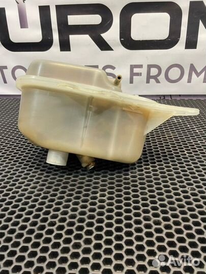 Бачок расширительный Audi 80 B3 RU 1989