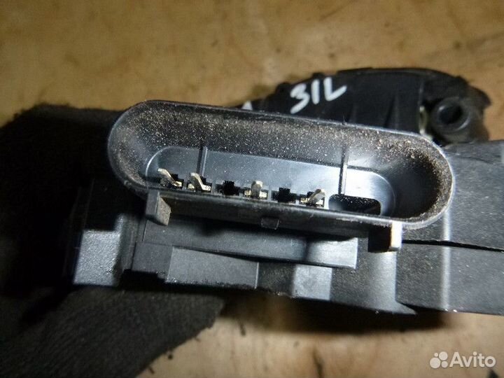 Замок двери задней левой ford focus III 2011