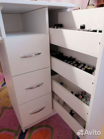 Стол маникюрный