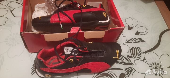 Кроссовки женские