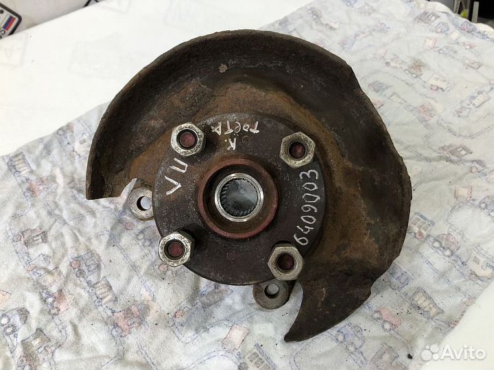 Кулак поворотный левый Toyota Corolla E10