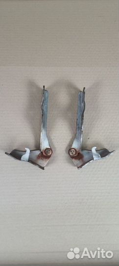 Петля капота Hyundai Terracan, 2003г