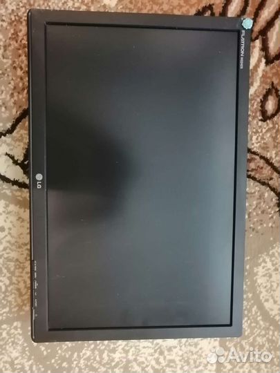 Монитор LG 22 с подставкой