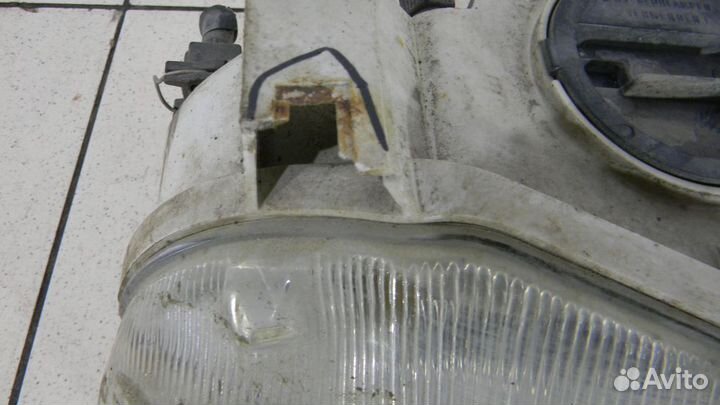 Фара противотуманная левая