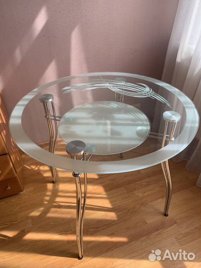 Кухонный стол