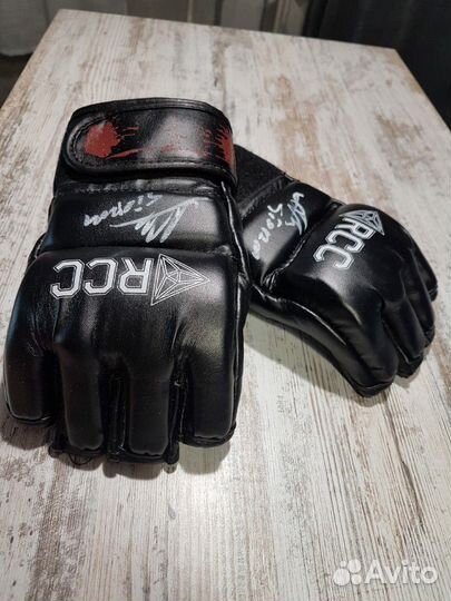 Перчатки мма с афтографом Александра Шлеменко