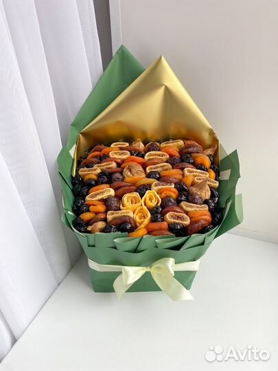 Сьедобные букеты из сухофруктов и орехов